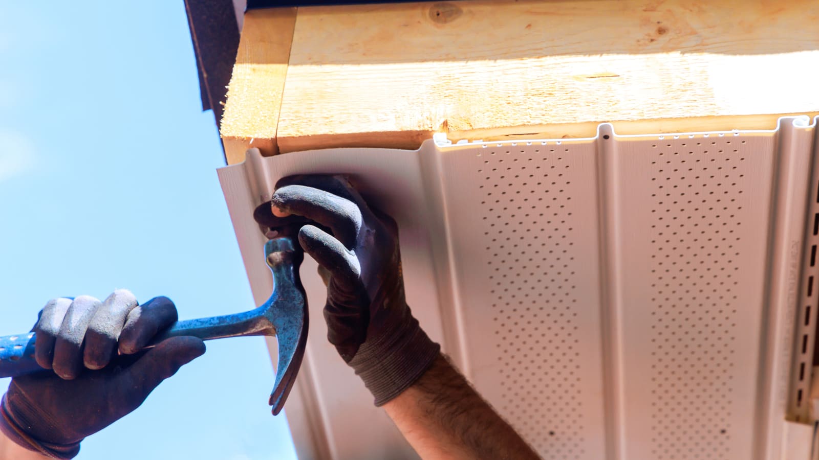 Fitting a new uPVC soffit board to a roofline